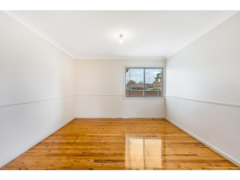 10 Waterloo Place, Glenfield NSW 2167