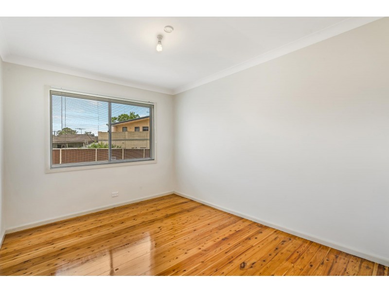 10 Waterloo Place, Glenfield NSW 2167