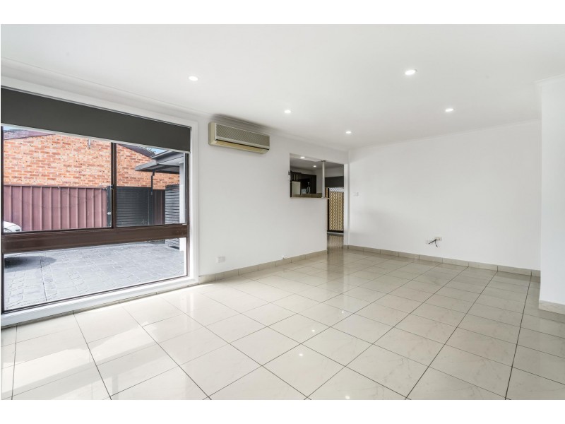 14 Knowles Place, Bossley Park NSW 2176