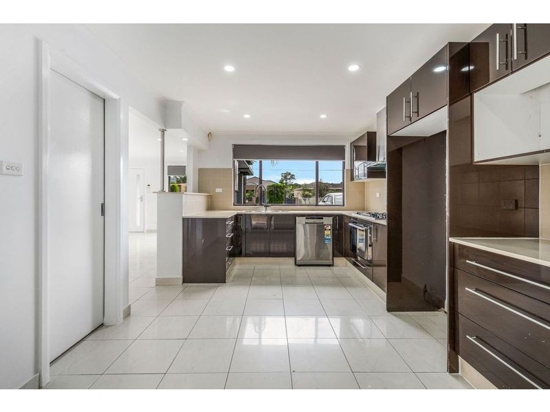 14 Knowles Place, Bossley Park NSW 2176