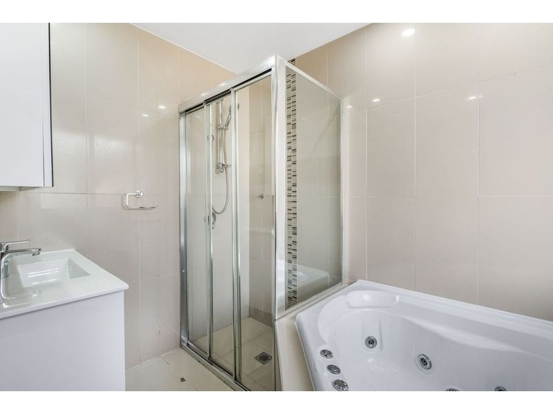 14 Knowles Place, Bossley Park NSW 2176