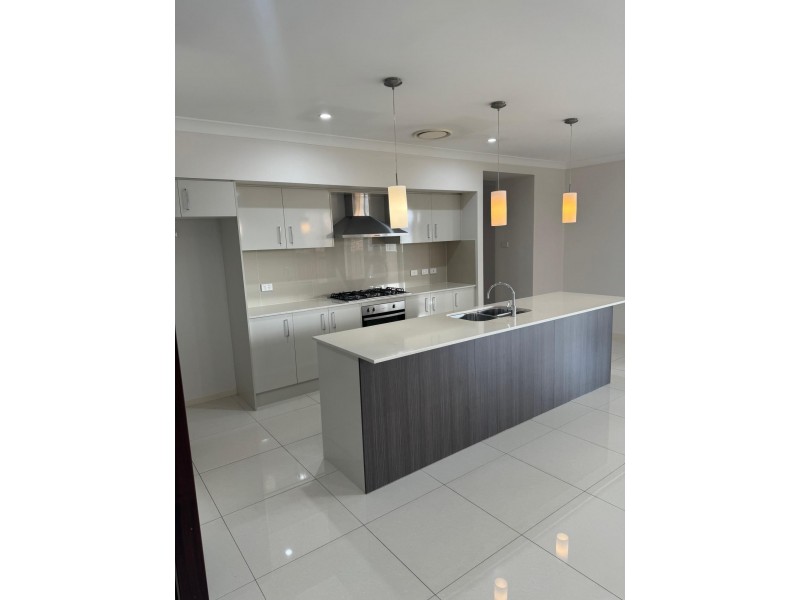 31 Buckingham Loop, Oran Park NSW 2570