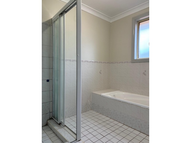 54 Quarry Road, Bossley Park NSW 2176