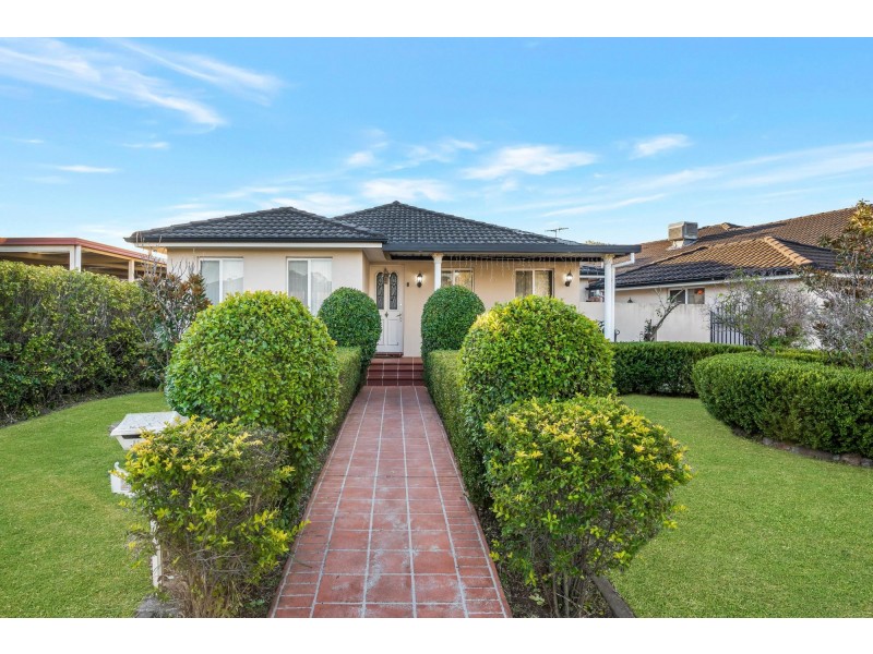 27 Swinborne Crescent, Wetherill Park NSW 2164