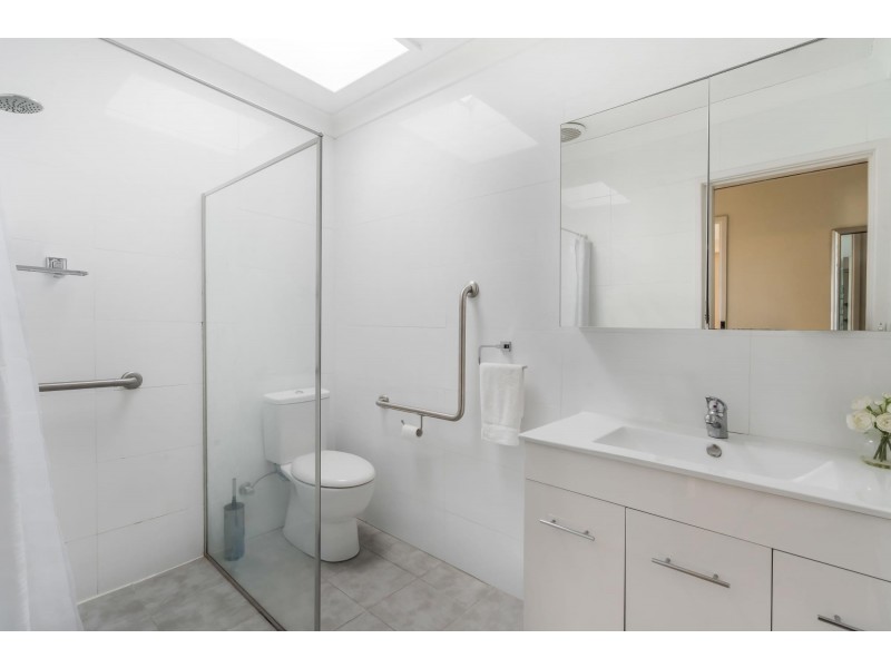 6 Quiros Avenue, Fairfield West NSW 2165