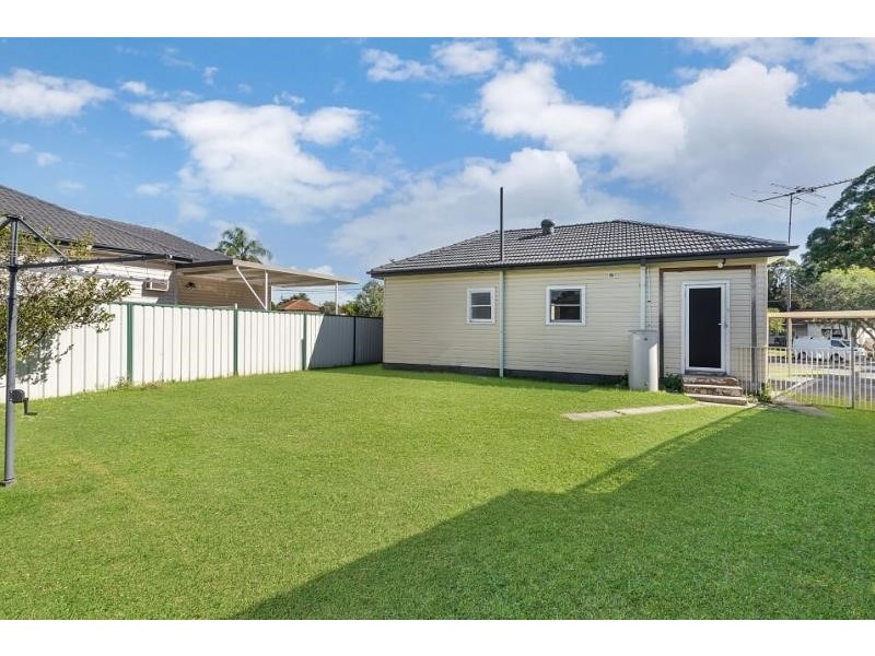 6 Braemar street, Smithfield NSW 2164