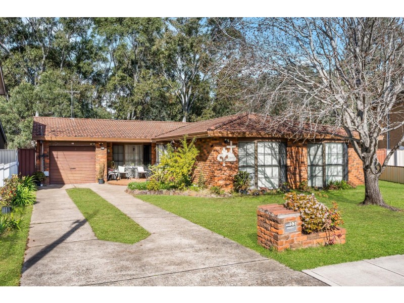 33 Raphael Street, Greenfield Park NSW 2176