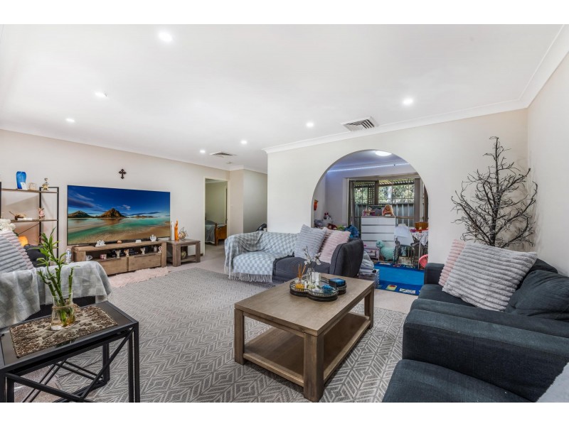 33 Raphael Street, Greenfield Park NSW 2176