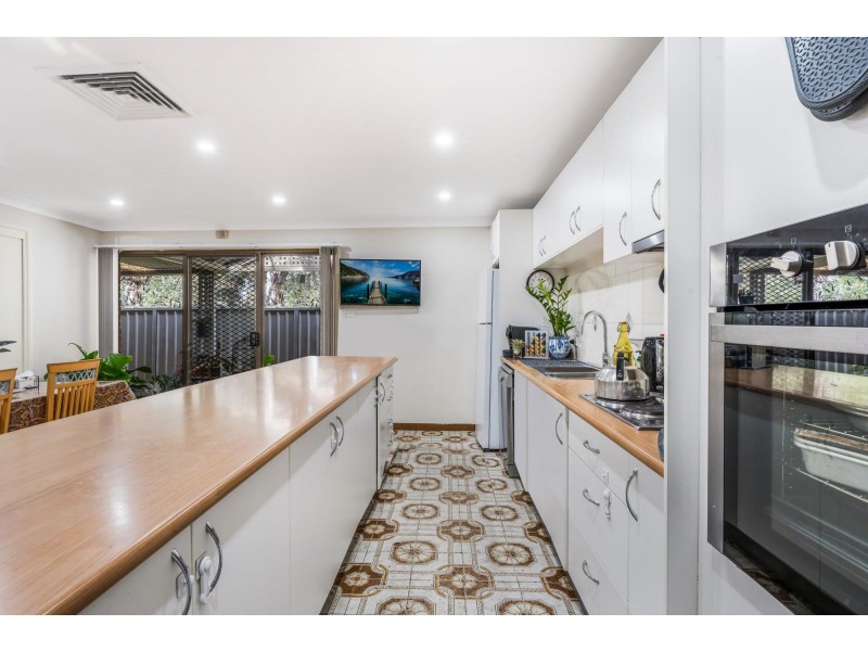 33 Raphael Street, Greenfield Park NSW 2176