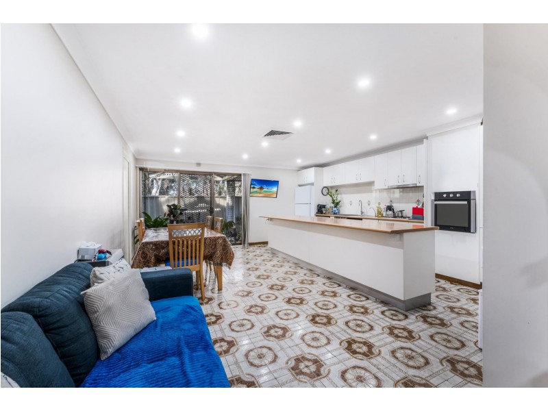 33 Raphael Street, Greenfield Park NSW 2176