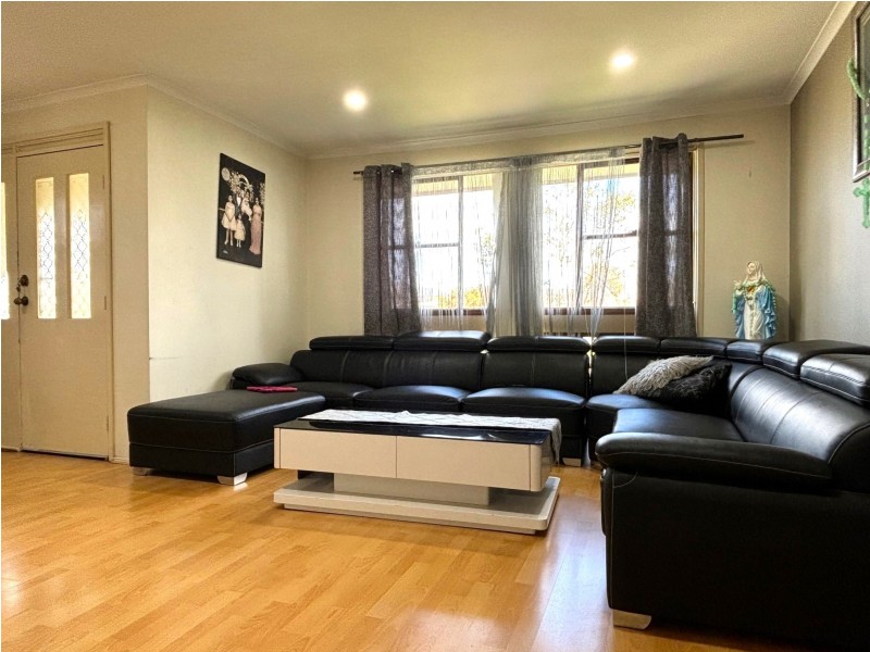 27 Bougainville Avenue, Bossley Park NSW 2176