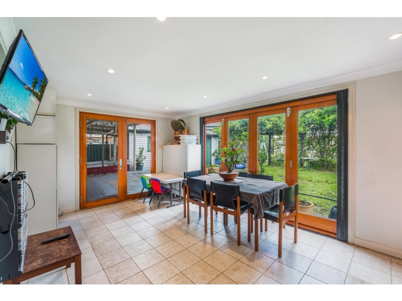 209 Graham Avenue, Lurnea NSW 2170