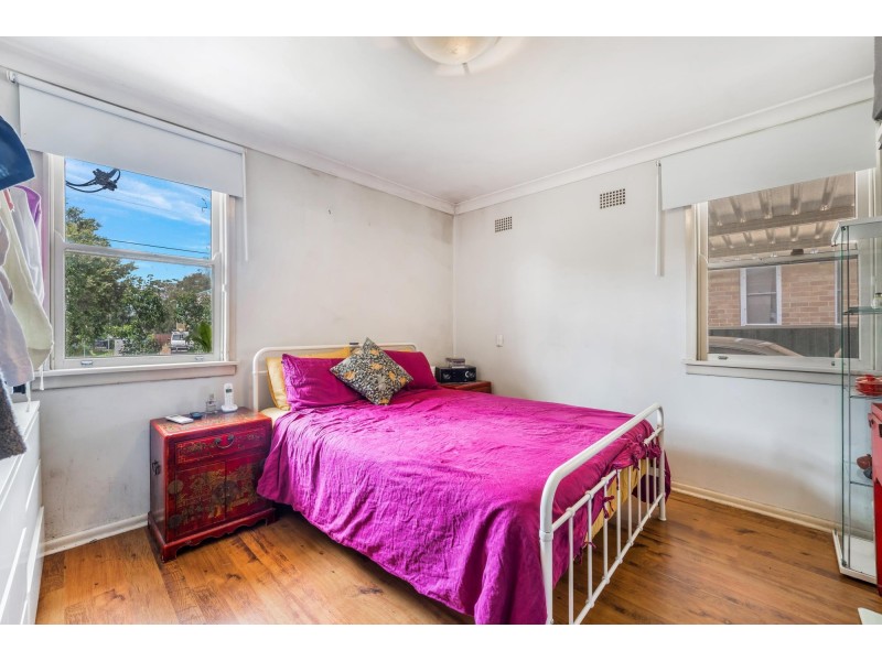 209 Graham Avenue, Lurnea NSW 2170