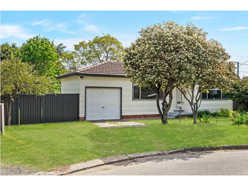 10 Waterloo Place, Glenfield NSW 2167