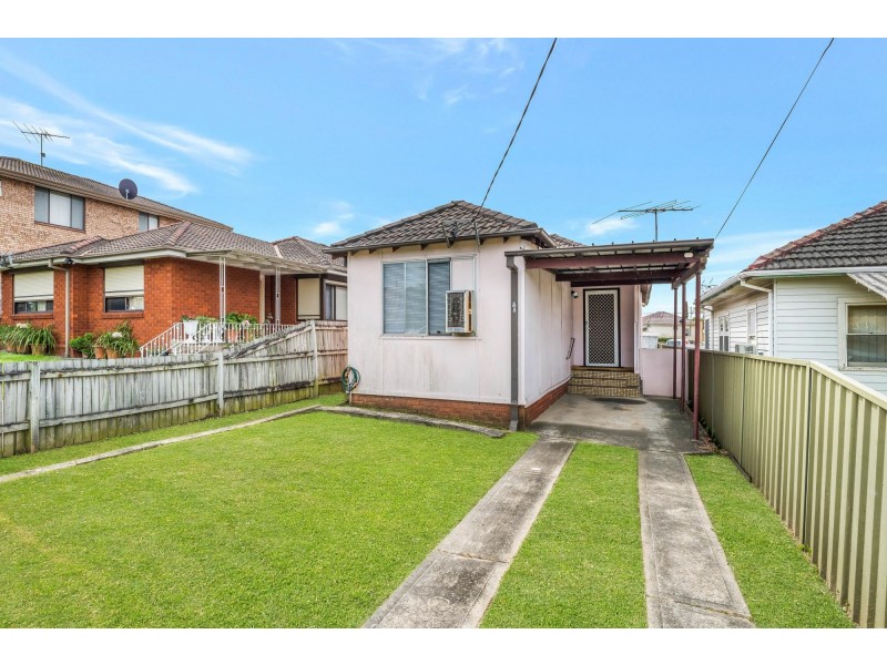 8A Avisford Street, Fairfield NSW 2165