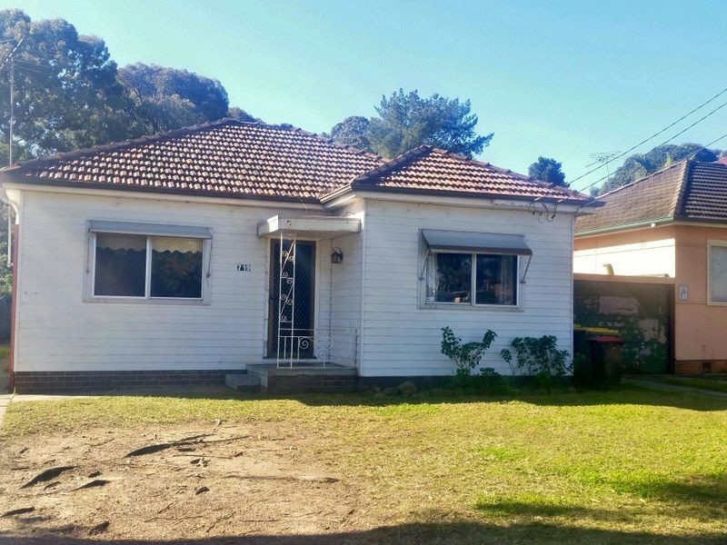 719 Henry Lawson Drive, Picnic Point NSW 2213