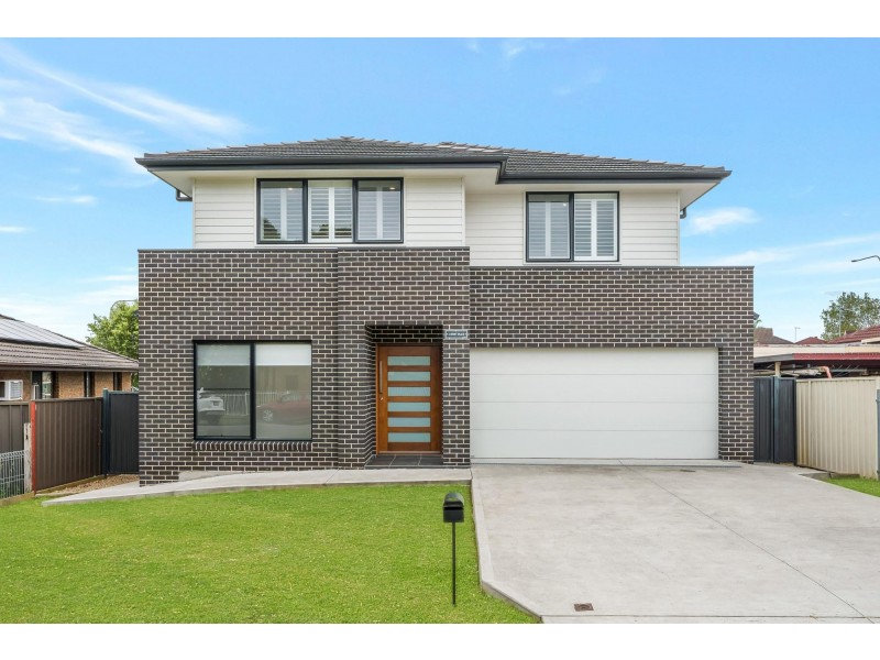 6 Sunny Place, St Johns Park NSW 2176