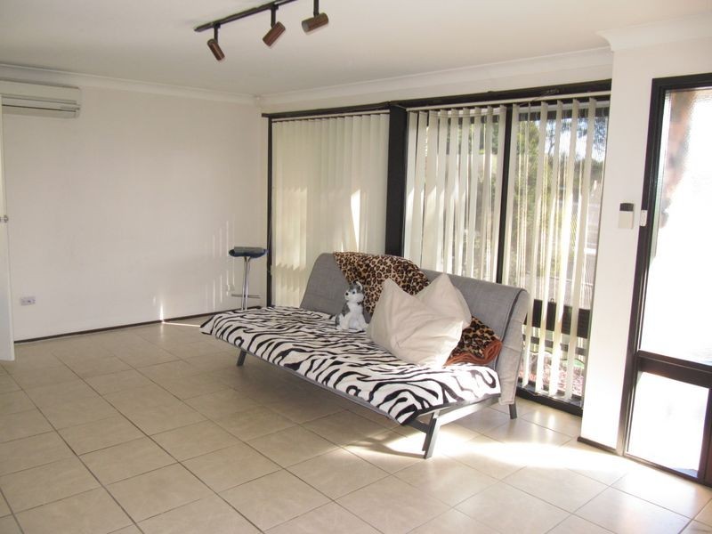 11 Peridot Close, Eagle Vale NSW 2558