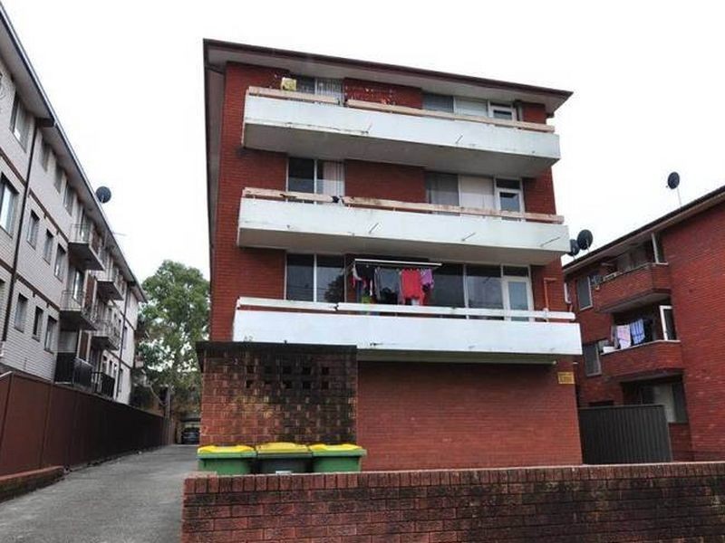 2/82 Harris Street, Fairfield NSW 2165