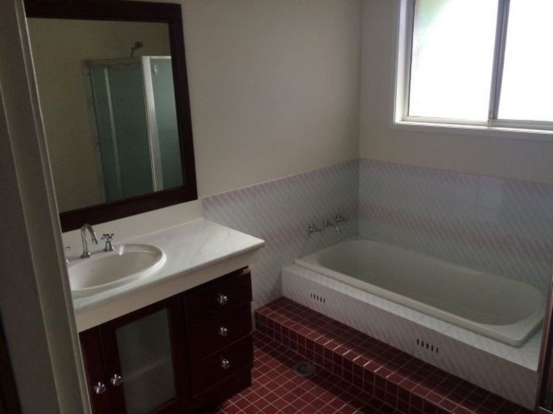 10 Grevillea Close, Bossley Park NSW 2176