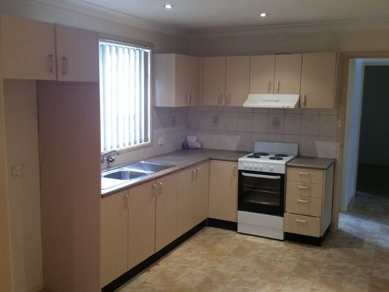 6 Comberford Close, Prairiewood NSW 2176