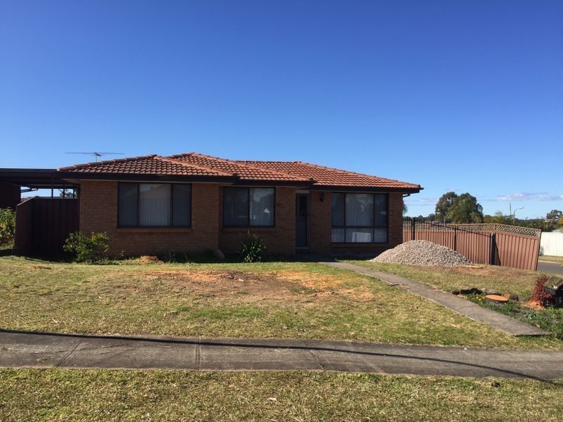 8 Dark Close, Edensor Park NSW 2176