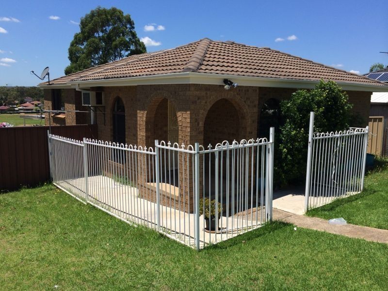 23 Othello Avenue, Rosemeadow NSW 2560