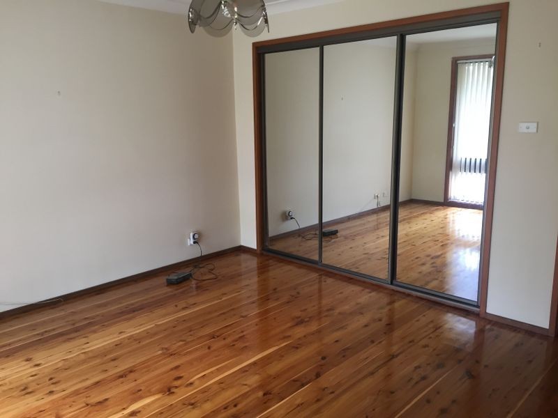 10 Sadlier Cres, Fairfield West NSW 2165