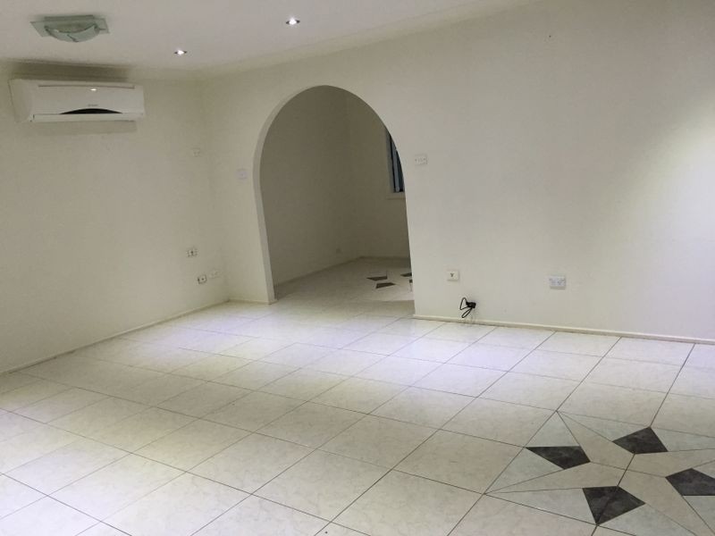 1 Snowdon Crescent, Smithfield NSW 2164