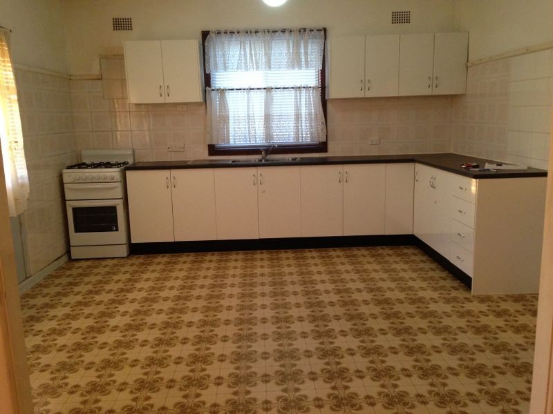 10 Mcllevnie street, Canley Heights NSW 2166