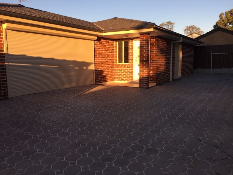 21a Geelong Crescent, St Johns Park NSW 2176