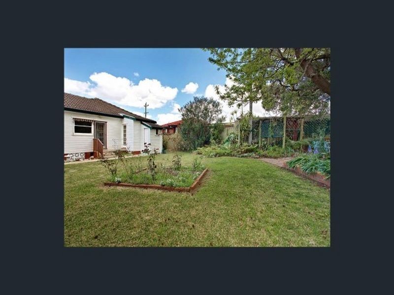 16 Tripoli Road,, Fairfield West NSW 2165