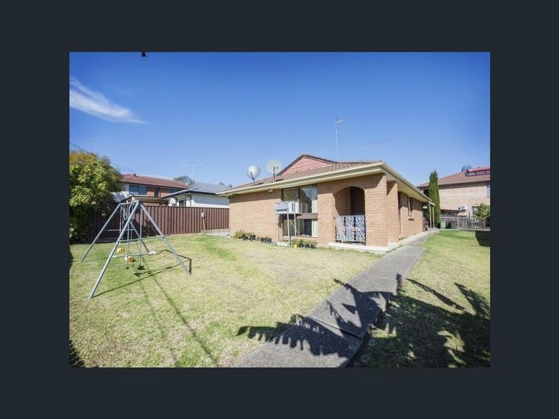 21 Geelong Crescent, St Johns Park NSW 2176
