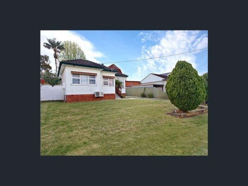 16 Tripoli Rd,, Fairfield West NSW 2165