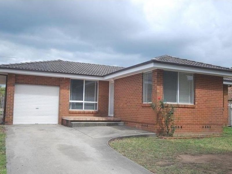 21 Glenroy Crescent, St Johns Park NSW 2176