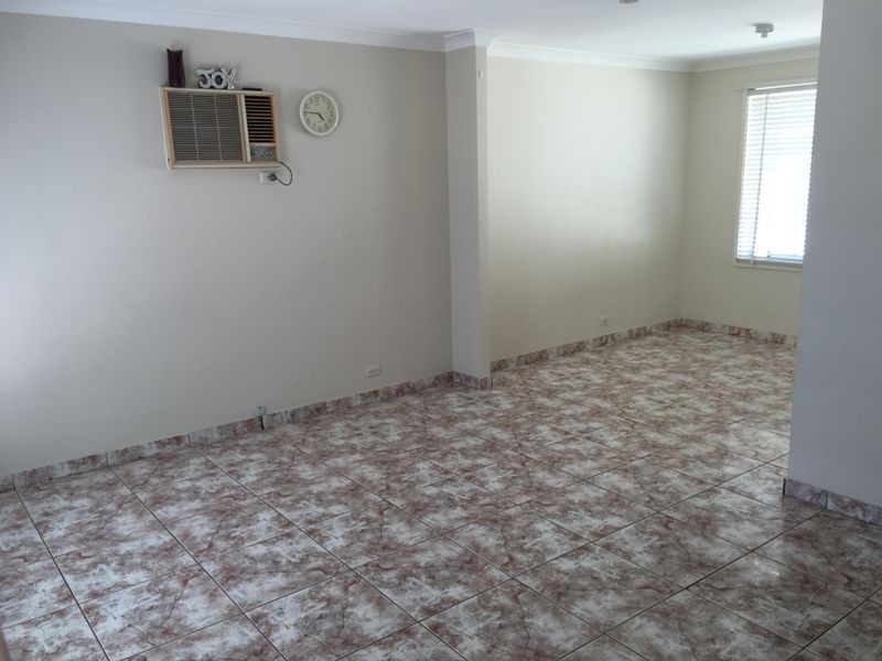 21 Glenroy Crescent, St Johns Park NSW 2176