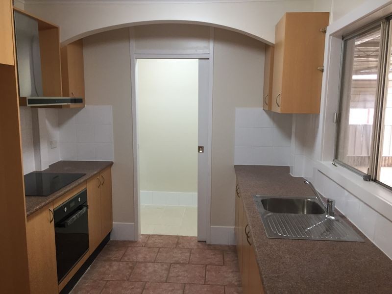 16 Dampier Crescent,, Fairfield West NSW 2165