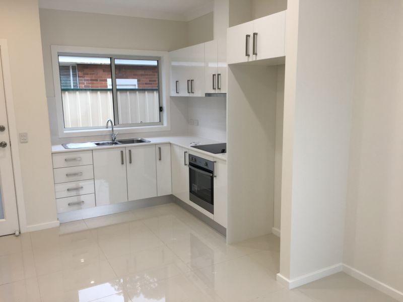 21a Glenroy Crescent, St Johns Park NSW 2176