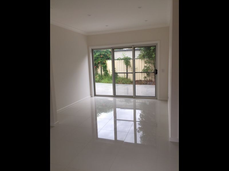 21a Glenroy Crescent, St Johns Park NSW 2176