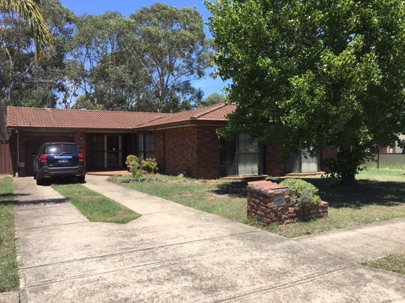 33 Raphael Street, Greenfield Park NSW 2176