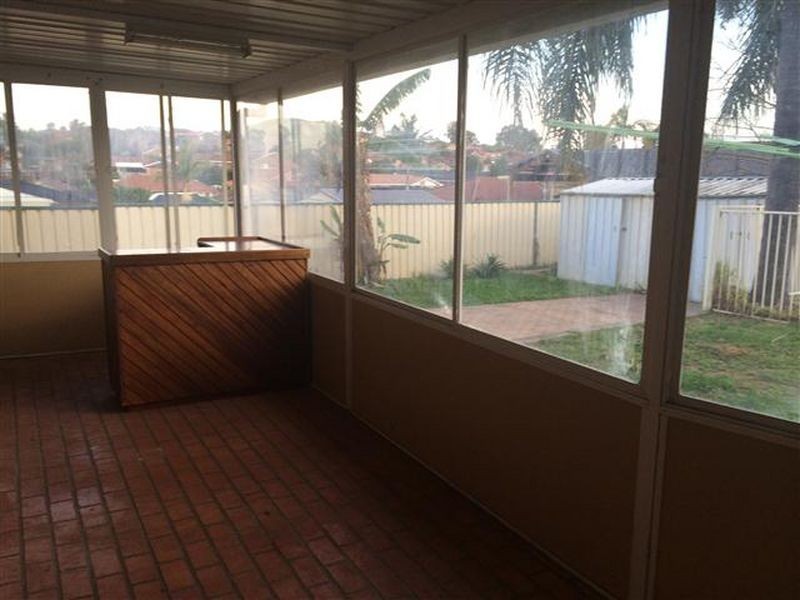 32 Stockdale Crescent, Abbotsbury NSW 2176