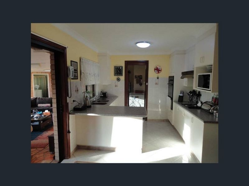 2 Gurney Crescent, Fairfield West NSW 2165