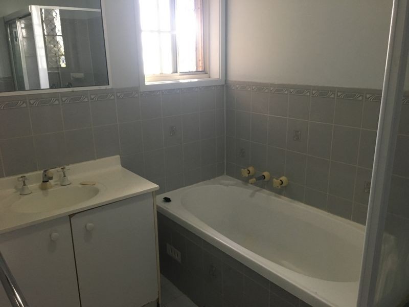 12 Derwent Place, Bossley Park NSW 2176