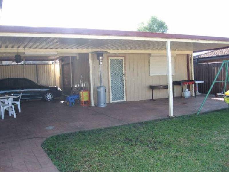 2 Lansbury Street, Edensor Park NSW 2176