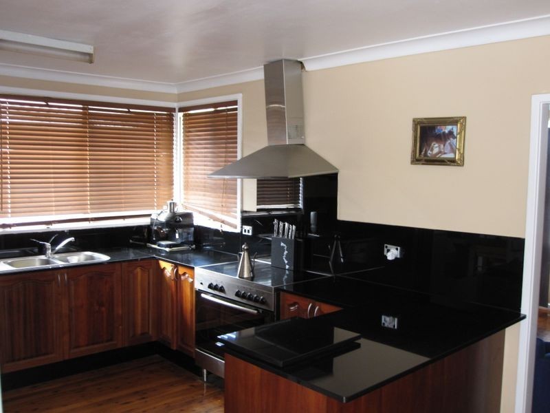 21 Lynesta Avenue, Fairfield West NSW 2165