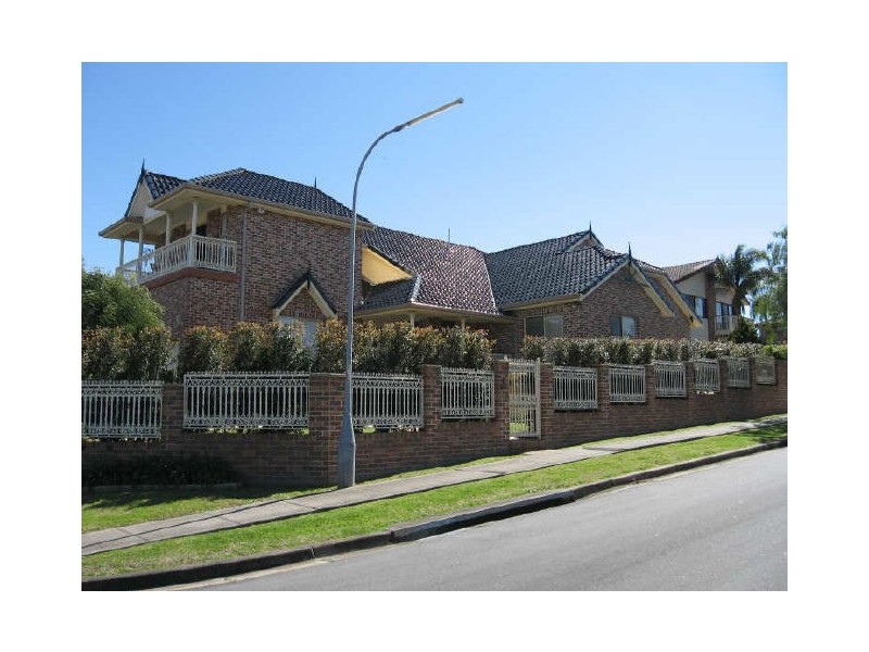 7 Yass Close, Bossley Park NSW 2176