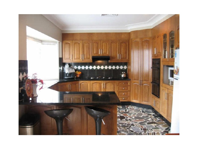 7 Yass Close, Bossley Park NSW 2176