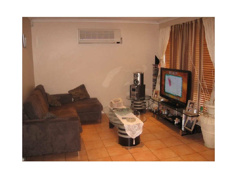 2 Lansbury Street, Edensor Park NSW 2176