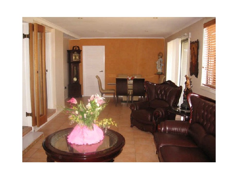 2 Lansbury Street, Edensor Park NSW 2176