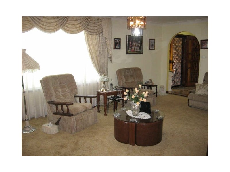 9 Corio Road, Prairiewood NSW 2176